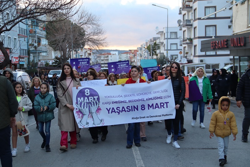 Aliağa'da Kadınlar, 'Eşit Özgür Bir Yaşamı Birlikte Kazanacağız' dedi